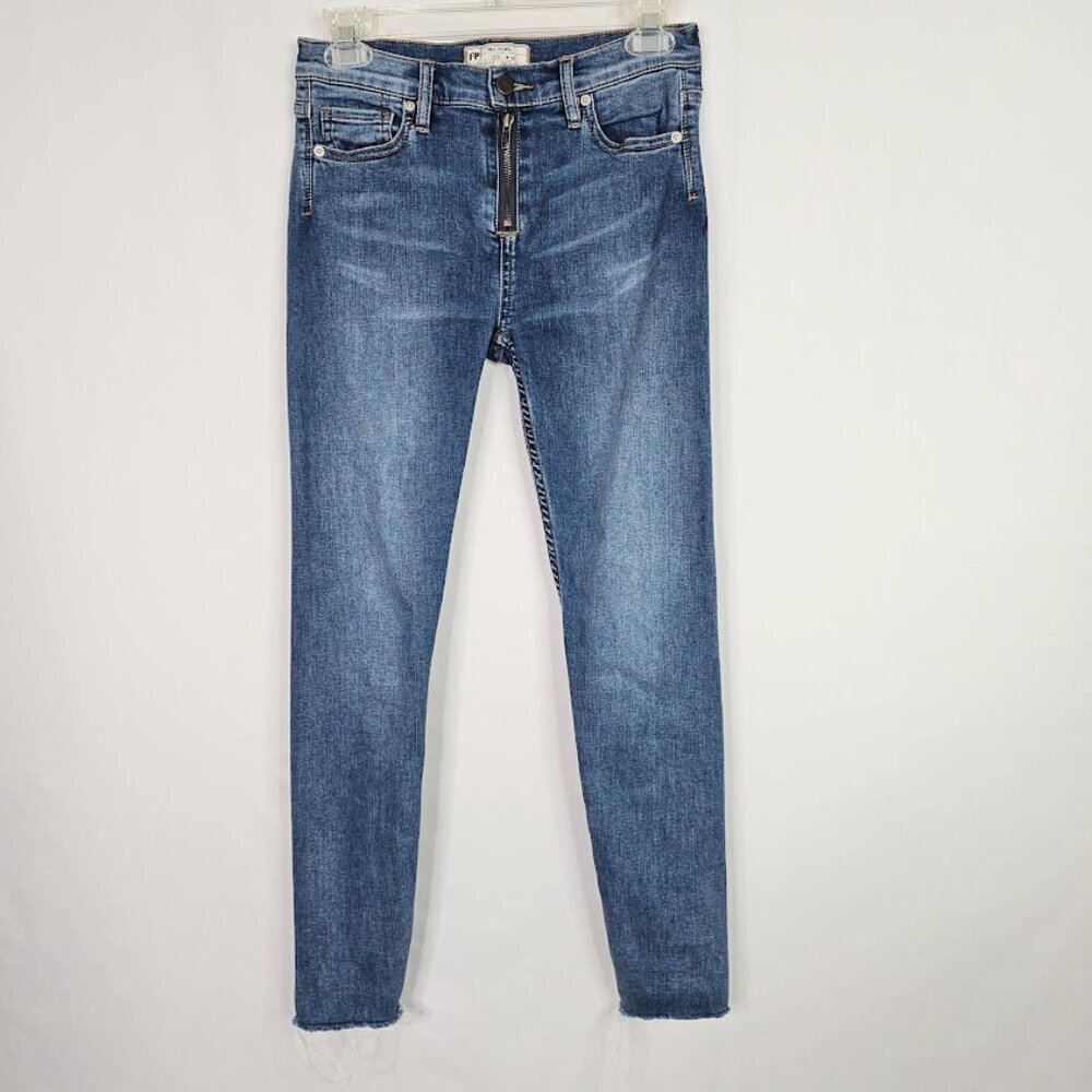 FREE PEOPLE Ankle Skinny Jeans size 26 MEDIUM Wash BLUE Mid Rise Raw Hem Denim - Picture 2 of 7